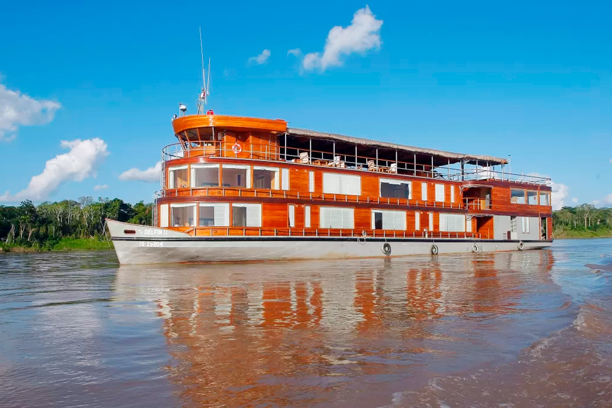 Delfín Amazon Cruises